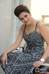 Shraddha Das Interview About Guntur Talkies